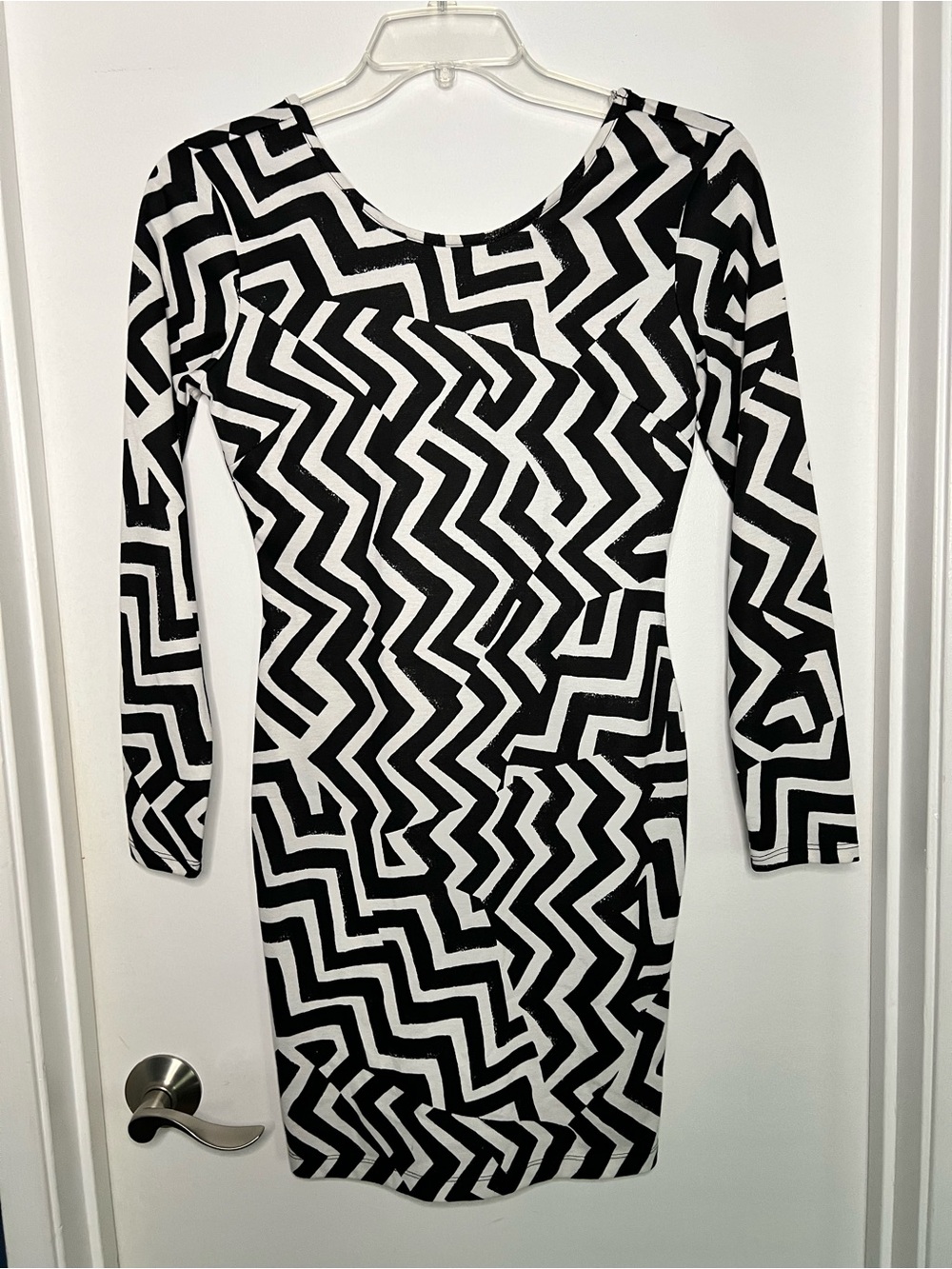 Black & White Zigzag Long Sleeve Bodycon Mini Dress